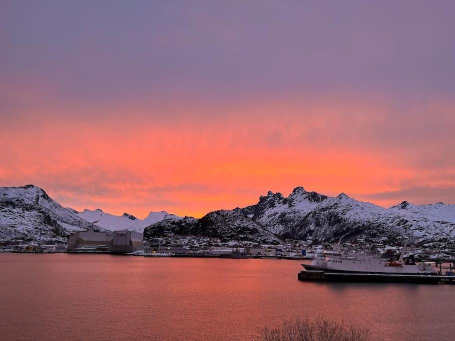 Sentrumsnaer Leilighet Med Utsikt Svolvær Kültér fotó
