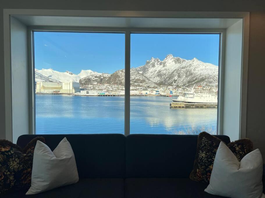 Sentrumsnaer Leilighet Med Utsikt Svolvær Kültér fotó