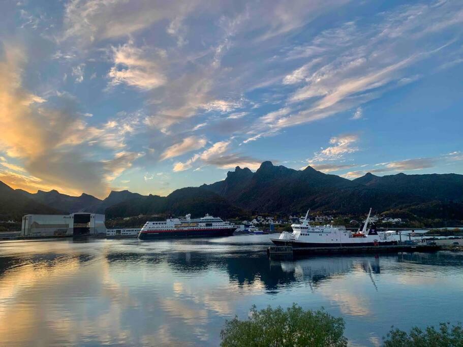 Sentrumsnaer Leilighet Med Utsikt Svolvær Kültér fotó